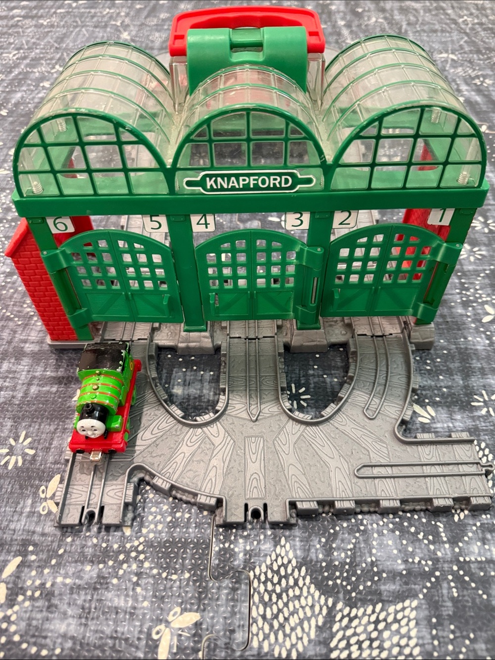 Thomas Take-n-Play Knapford Station Set - Picture 2 of 9